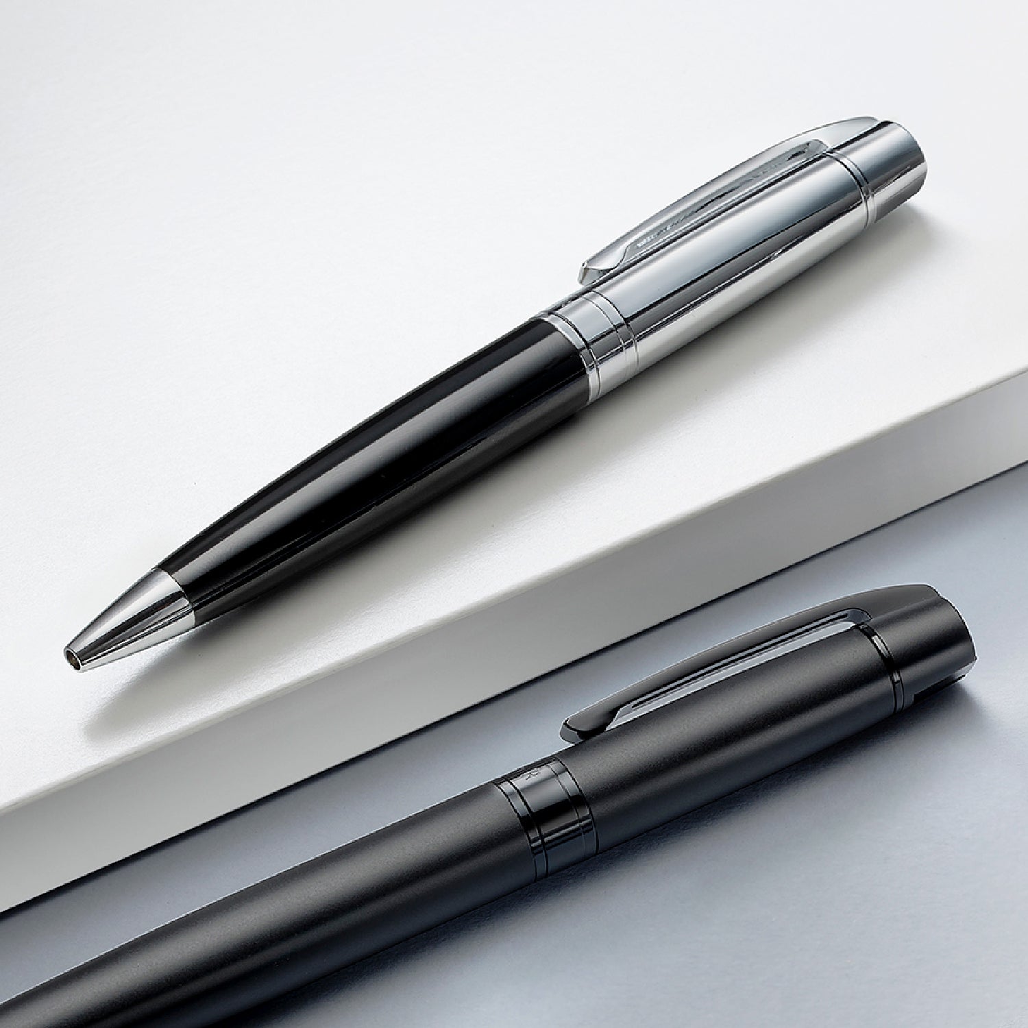 Sheaffer® 300 Glossy Black Barrel and Bright Chrome Cap Rollerball Pen