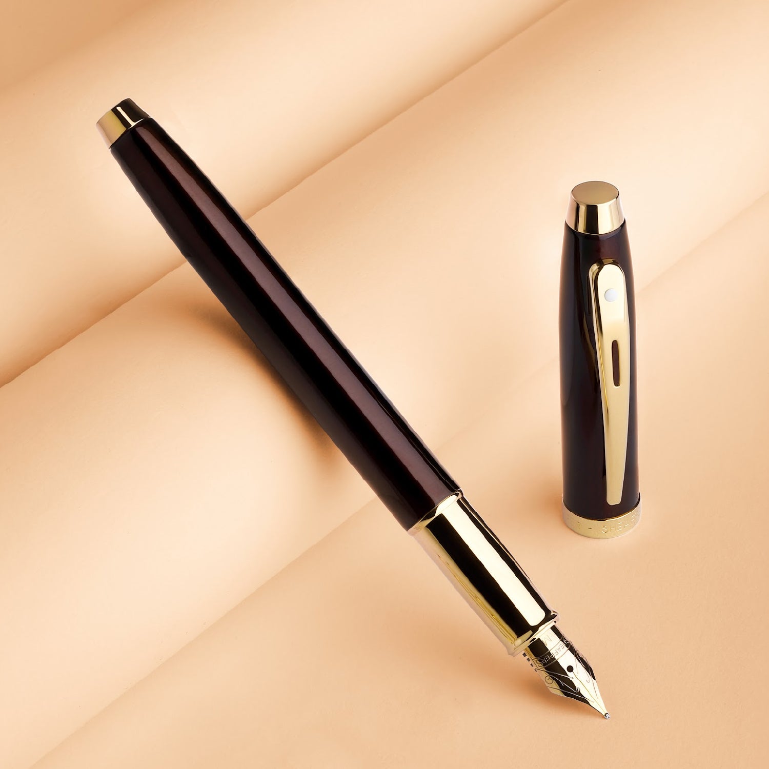 Sheaffer® 100 9370 Glossy Coffee Brown Fountain Pen With PVD Gold-Tone Trim - Medium